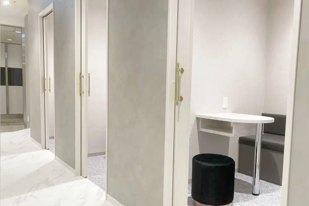 横浜みなとみらい院のカウンセリング室