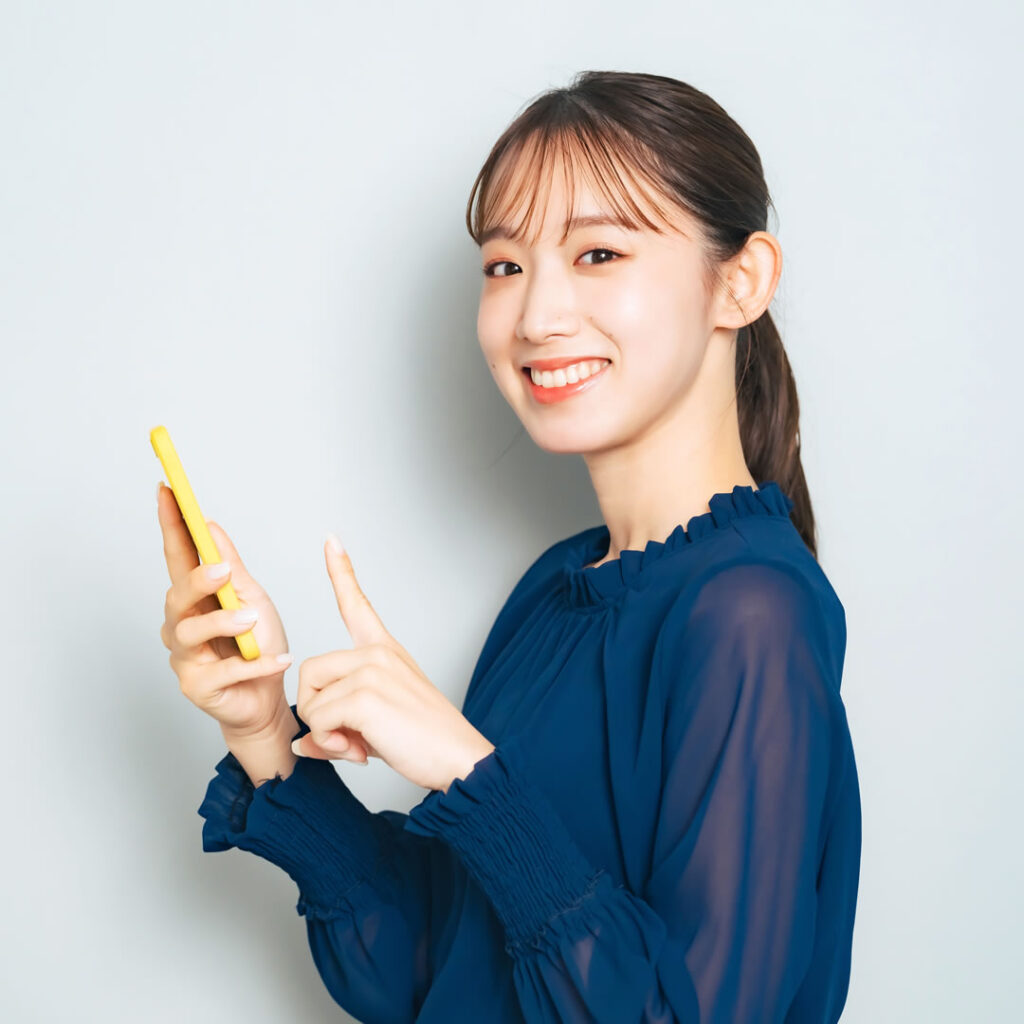 脂肪吸引の注意点を説明している女性