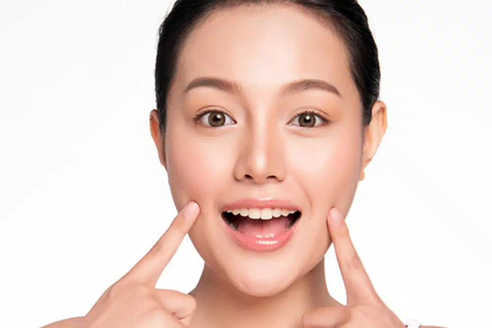 エラボトックスをする女性